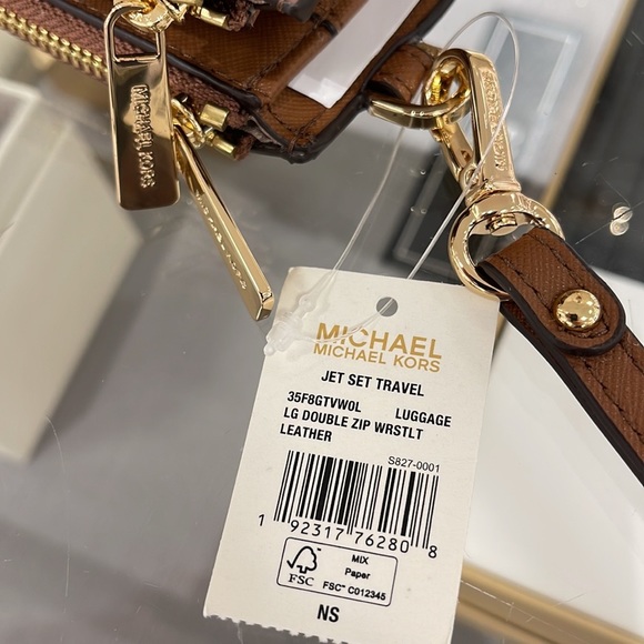 MICHAEL KORS LARGE DOUBLE ZIP WRISTLET WALLET PHONE CASE 
Luggage - Picture 4 of 12